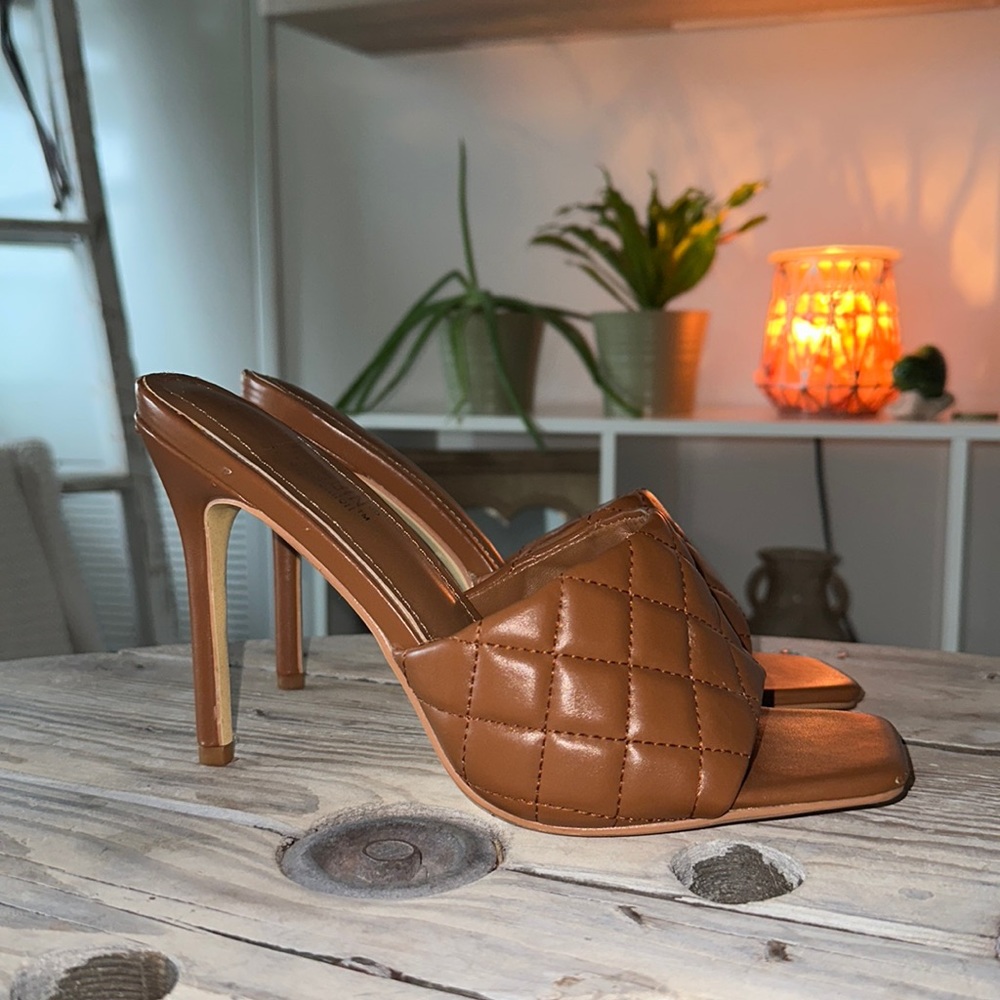 Cape Robbin , brown Stiletto